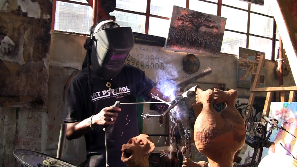 VIDEO: Arms into&nbsp;Art